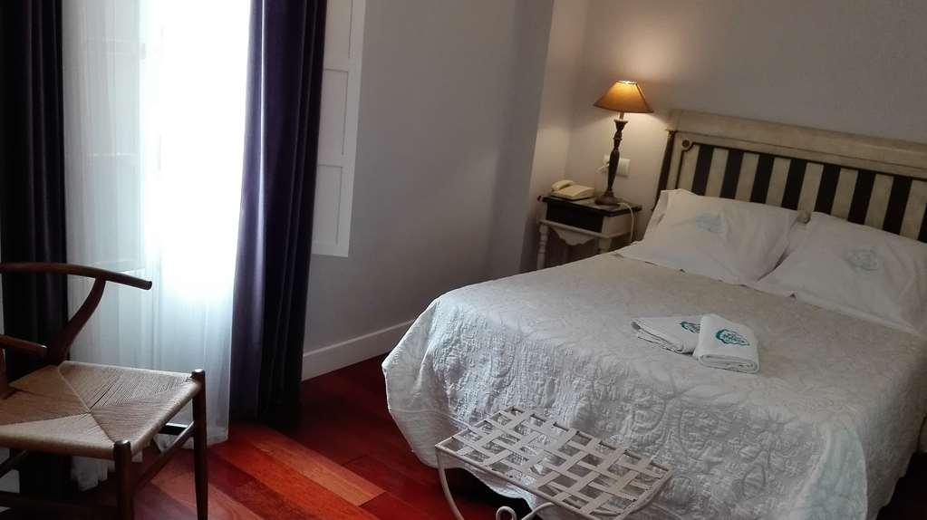 Hotel Le Petit Paris Sevilla Zimmer foto